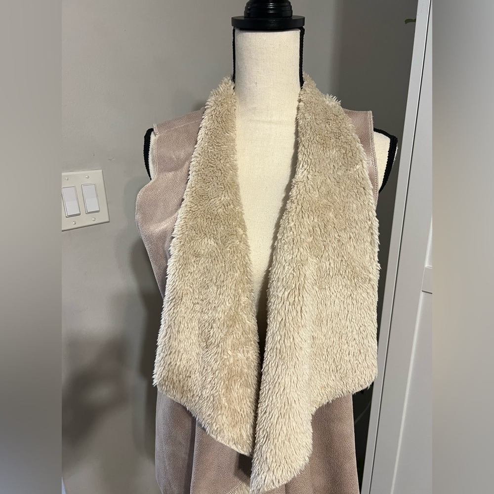 L'ATISTE Tan and Cream Fuzzy Vest